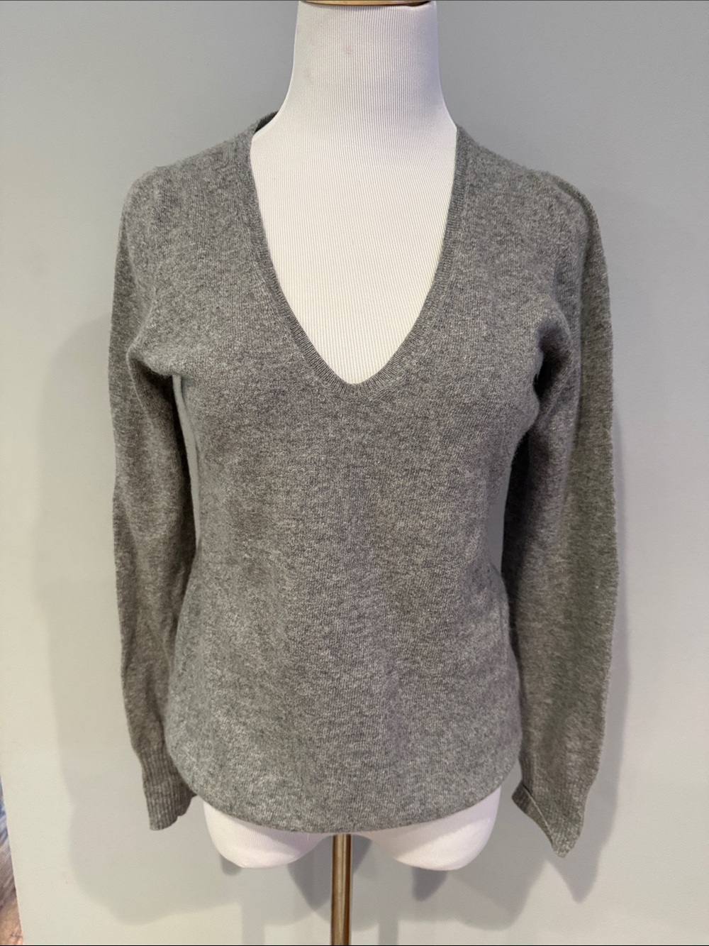 Jcrew Women's Gray V-Neck Knit Sweater